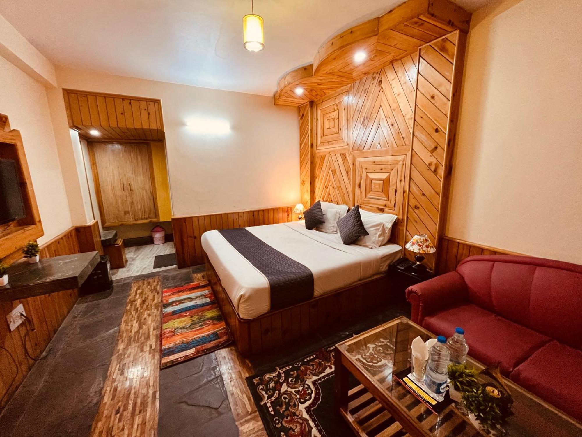Hotel Hollywood Manali - Scenic River & Mountain View With Premium Rooms Eksteriør bilde