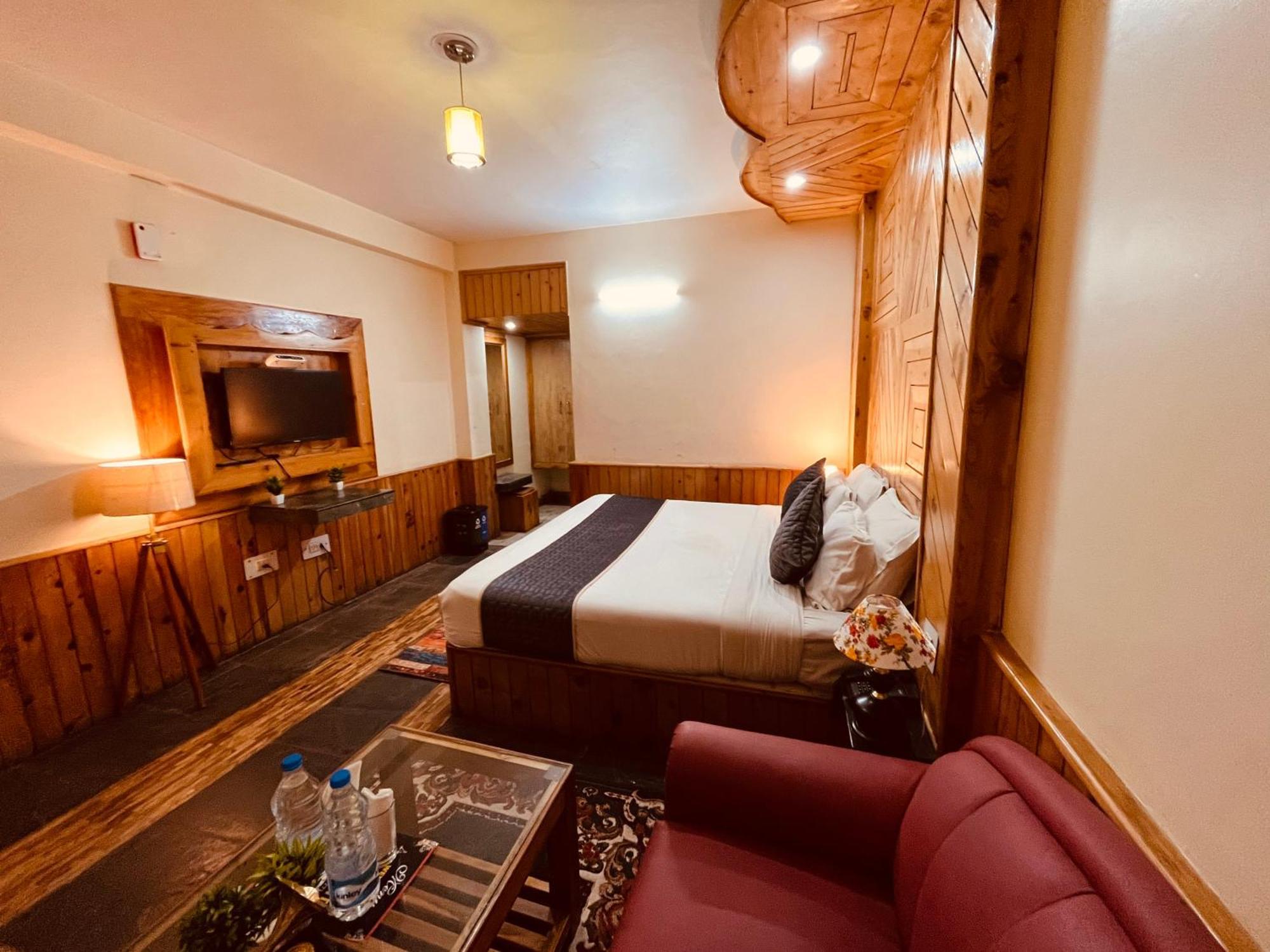 Hotel Hollywood Manali - Scenic River & Mountain View With Premium Rooms Eksteriør bilde