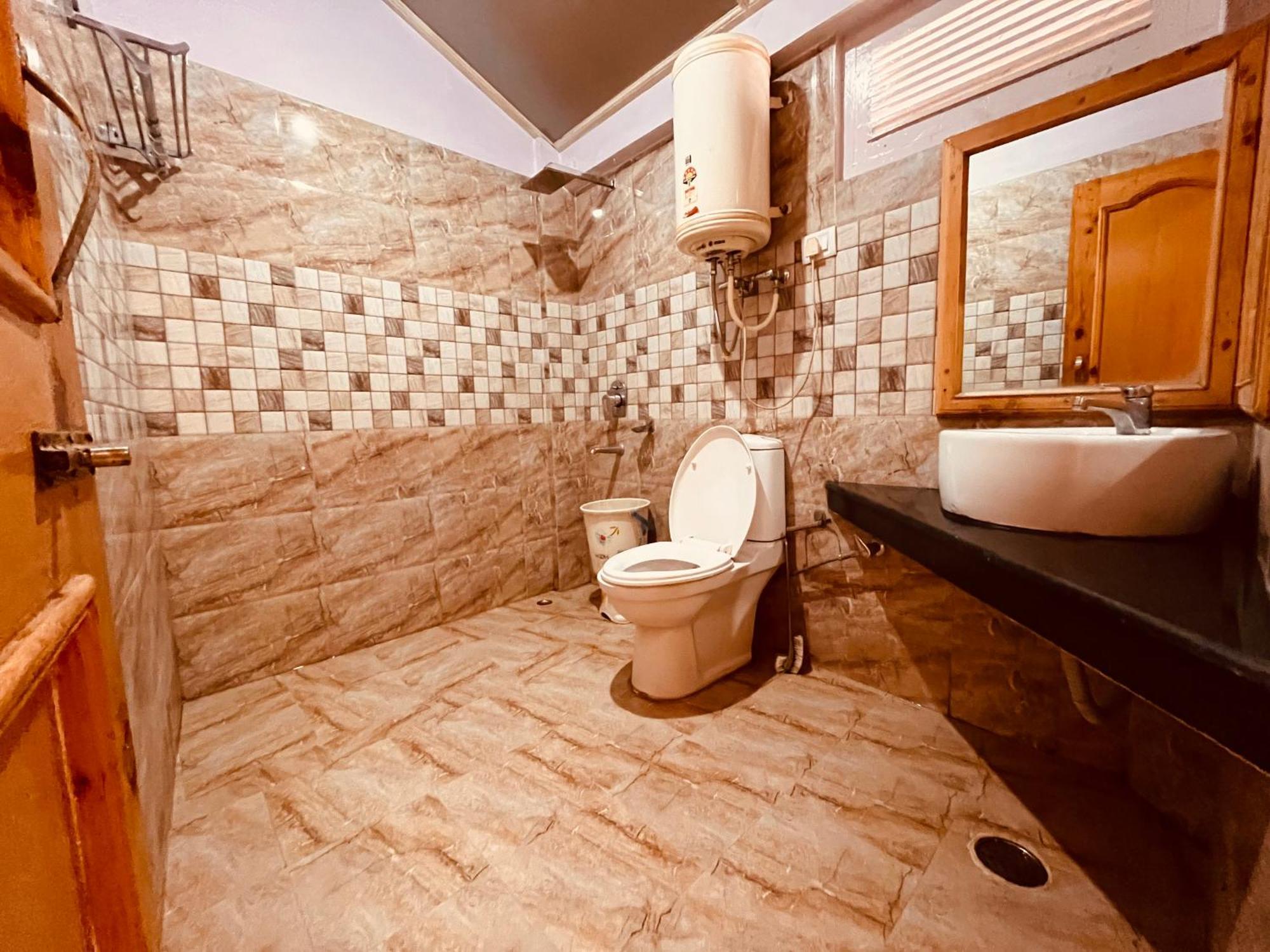 Hotel Hollywood Manali - Scenic River & Mountain View With Premium Rooms Eksteriør bilde